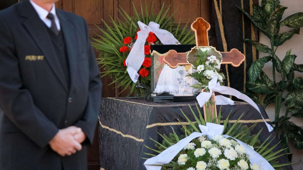 urnás temetési ravatal